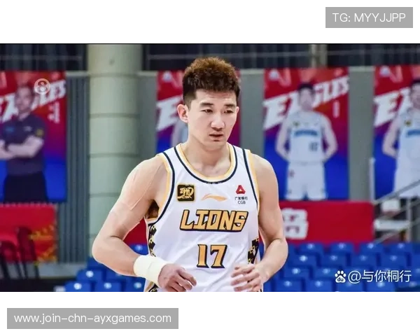 孙铭徽突破方向变化极强,广厦多次创造空位 孙铭徽突破方向变化极强,广厦多次创造空位