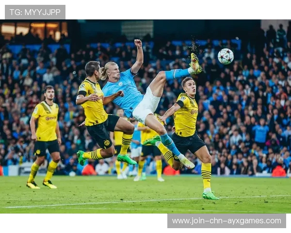 曼城前场围抢成功