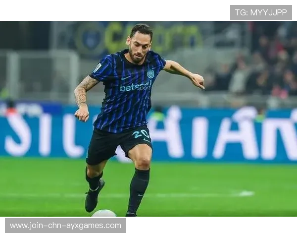 国际米兰短传娴熟，恰尔汗奥卢远射直挂死角