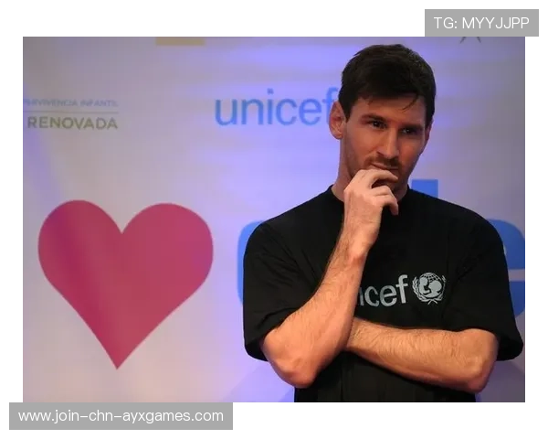 梅西出现在一档公益节目，低语讲述成长故事打动观众