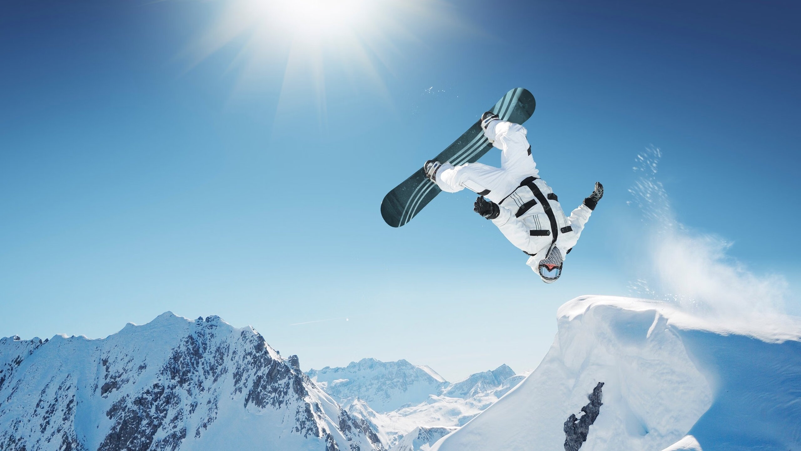 “漂移无限：弯道飞舞的速度奇观”，漂移过弯视频